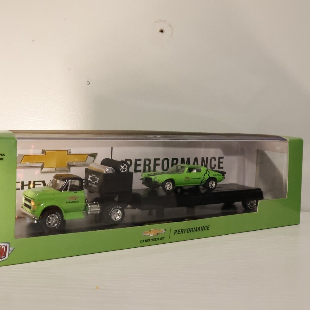 M2 Machines 1/64 Auto Haulers 1968 Chevy C60 & 72 Camaro green R47 21-11